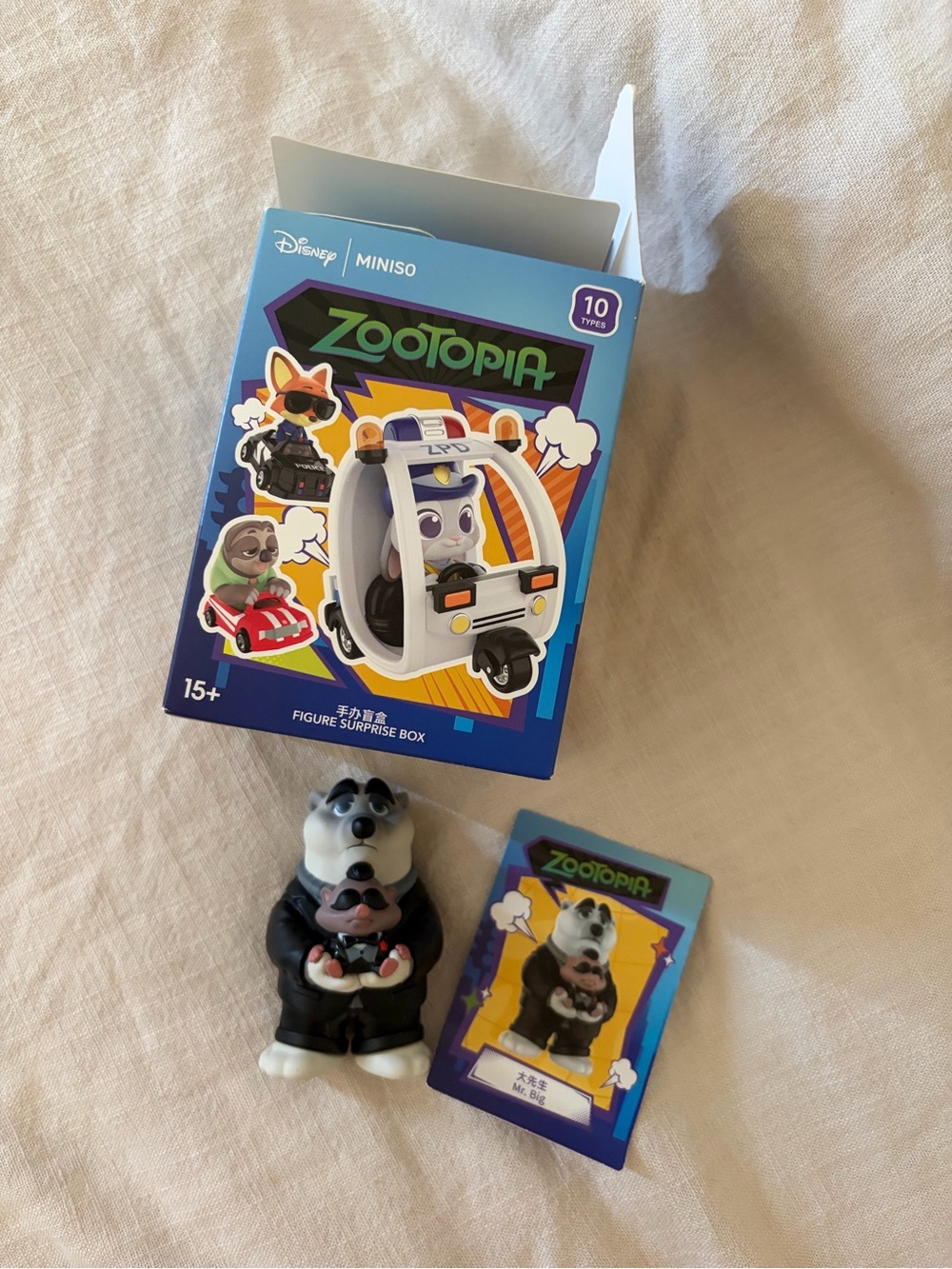 ZooTopia Black and White Panda Father Figurine Holding Puppy